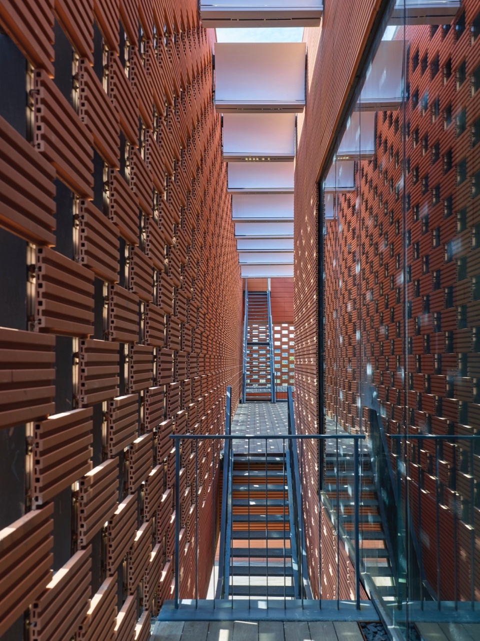 RSC Building in Hainan by SUP Atelier of THAD Beijing Tsinghua Tongheng Urban Planning Design Institute
