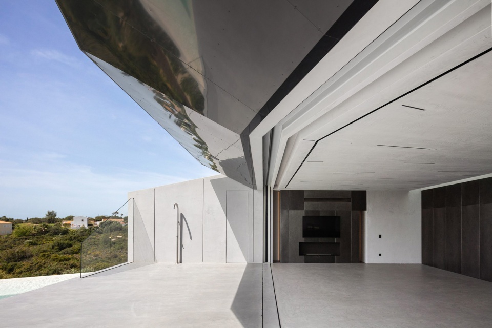 sky base one by bespoke architects