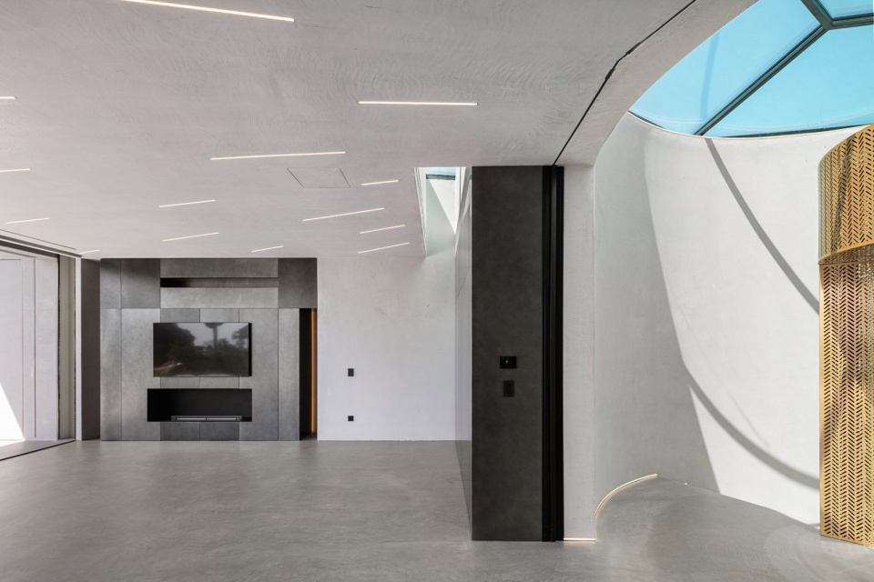 sky base one by bespoke architects