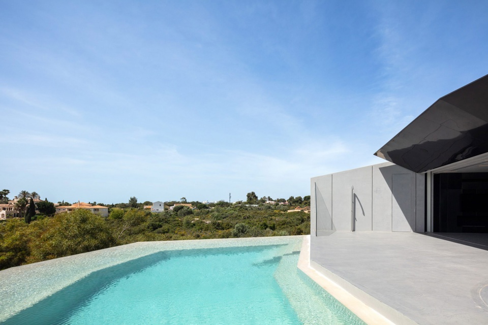 sky base one by bespoke architects