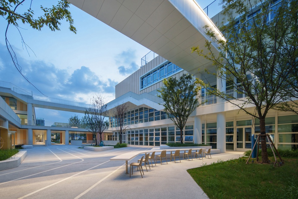 jiading new city of shanghai experimental school by da
