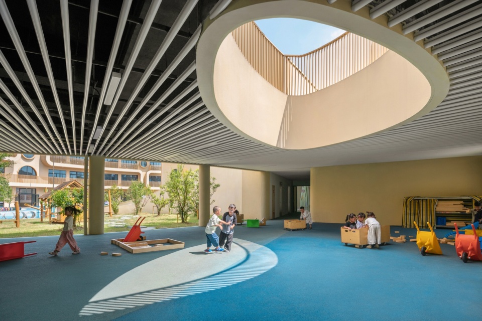 架空层游玩区©文沛 central kindergarten
