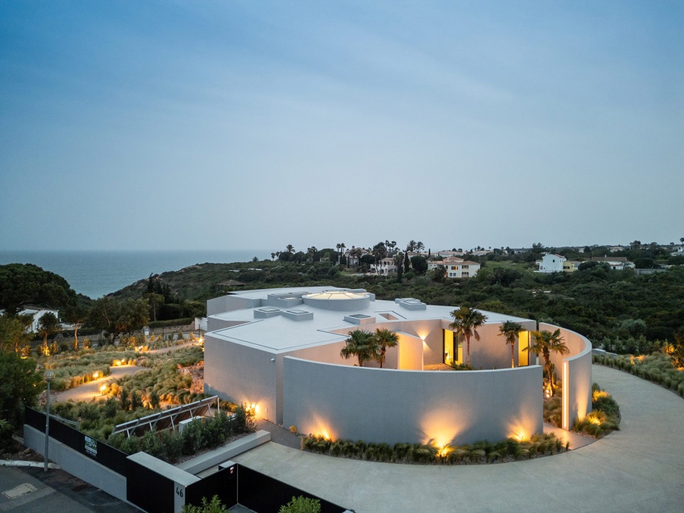 sky base one by bespoke architects