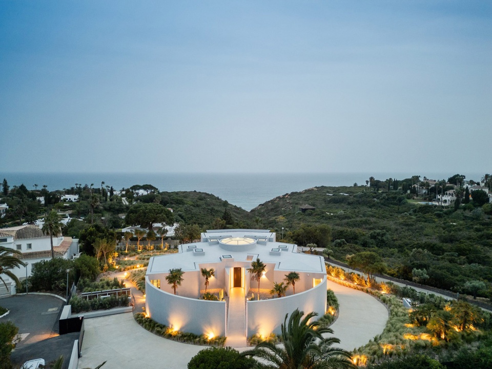 sky base one by bespoke architects