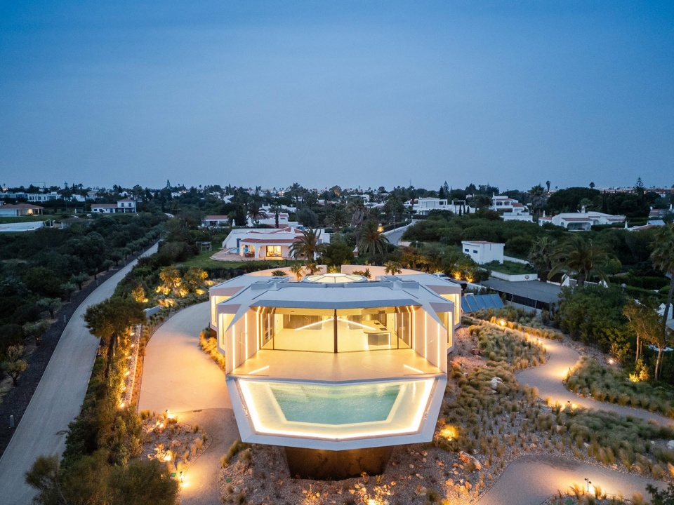 sky base one by bespoke architects