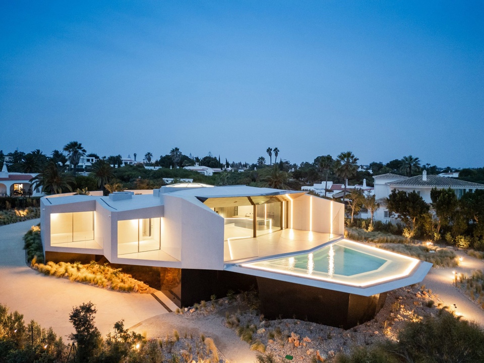 sky base one by bespoke architects
