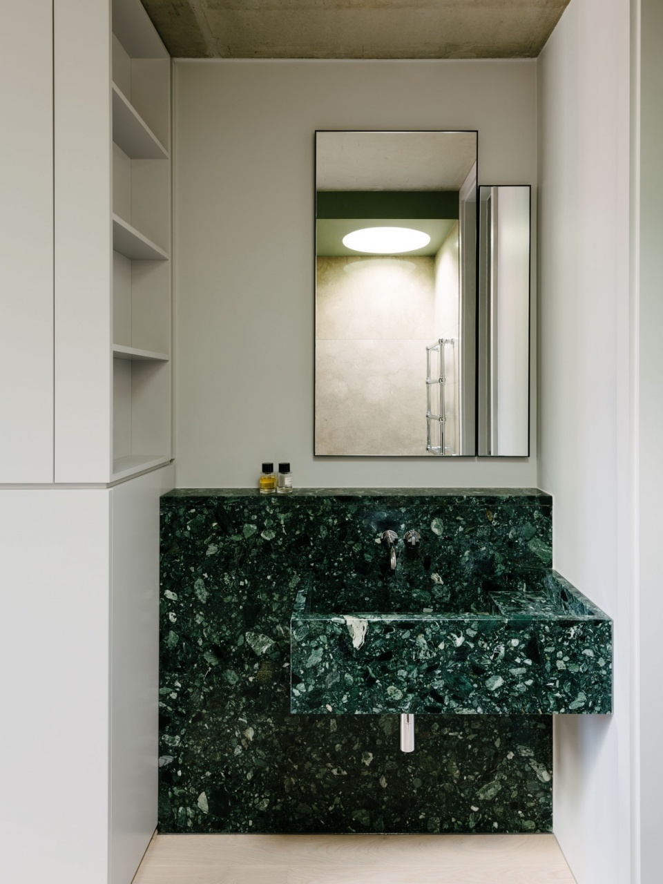 The Green Box by Ester Bruzkus Architekten