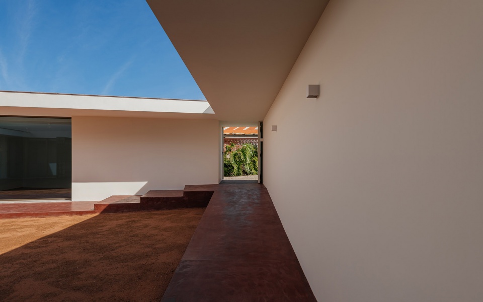 patio iv house by volume architecture lisbon studio