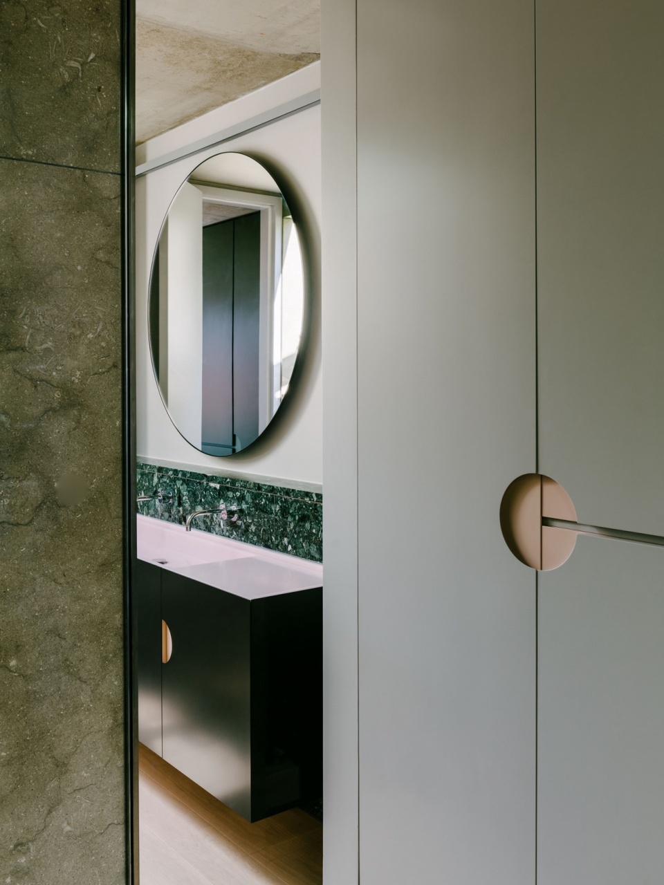 The Green Box by Ester Bruzkus Architekten