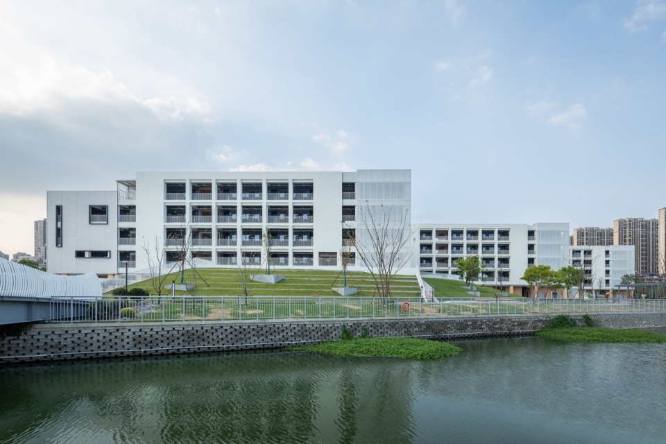 Wuxi Hechang Experimental Middle School China by c d Design Center