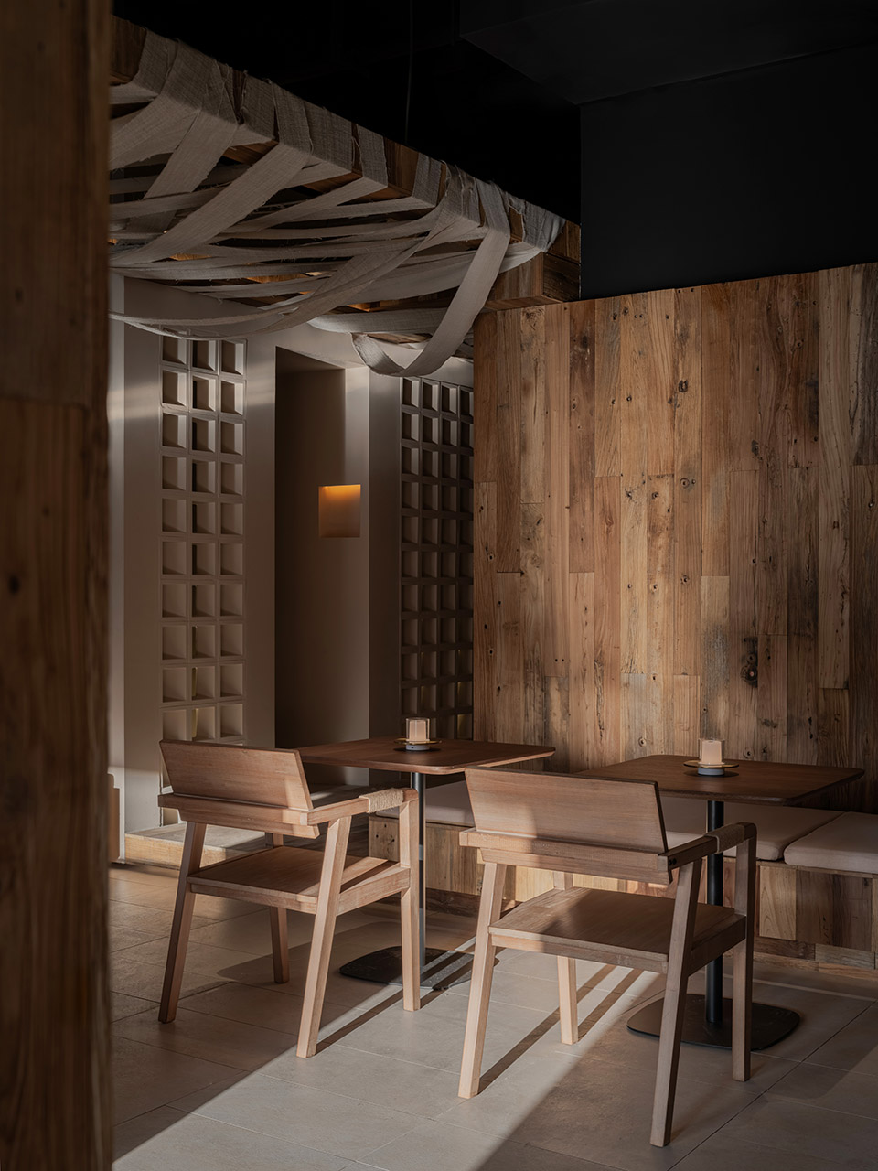 ajiangs bar by fancy space