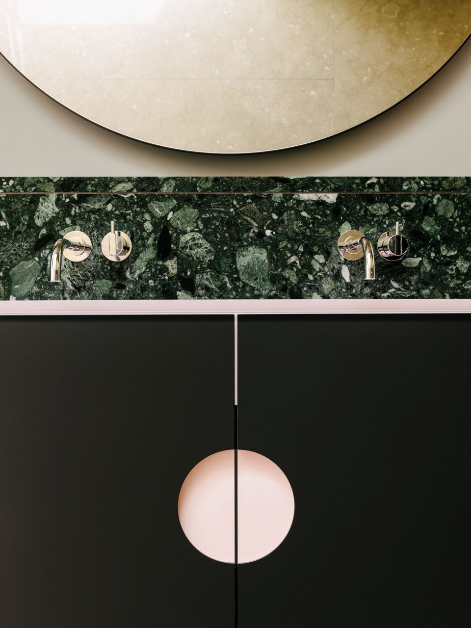 The Green Box by Ester Bruzkus Architekten