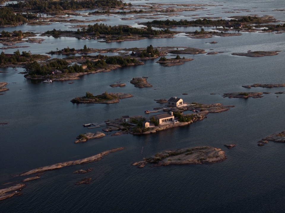 Whistling wind Island by Akb Architects