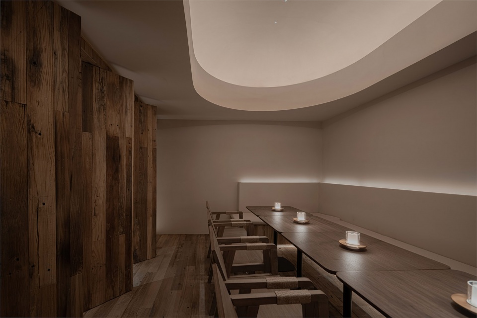 ajiangs bar by fancy space