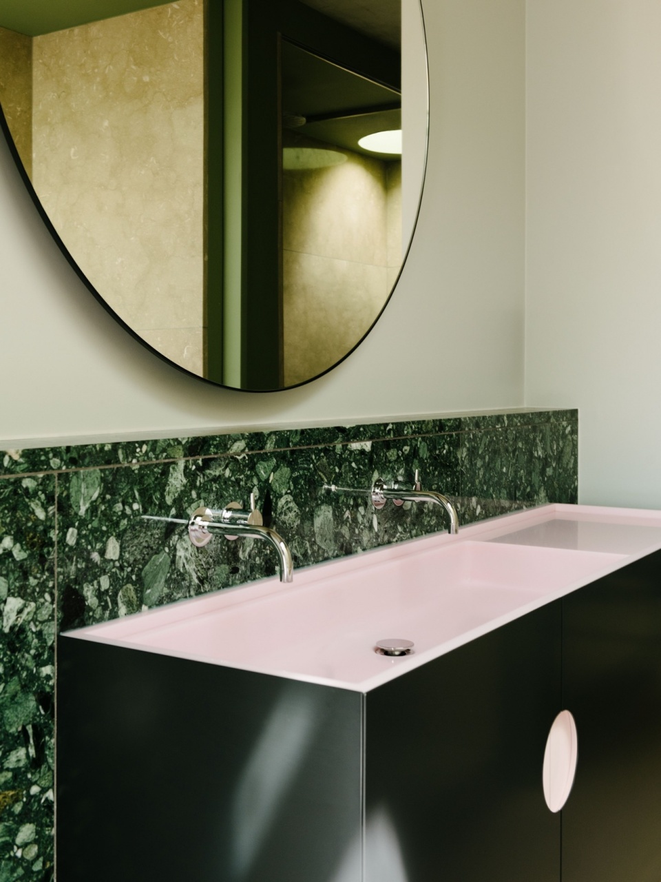 The Green Box by Ester Bruzkus Architekten