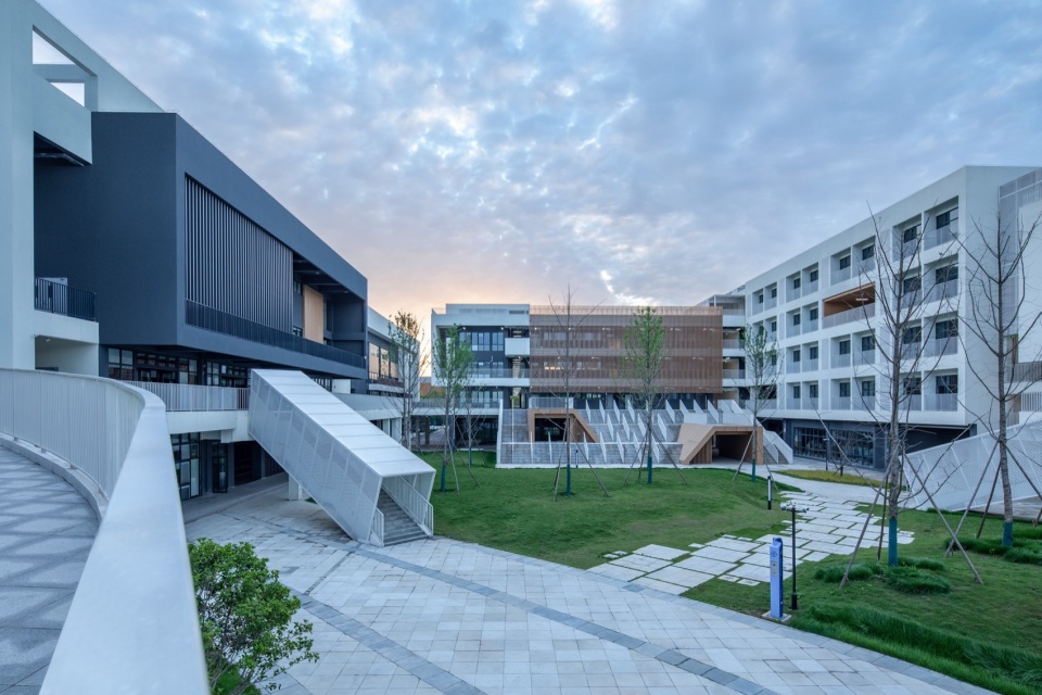 Wuxi Hechang Experimental Middle School China by c d Design Center