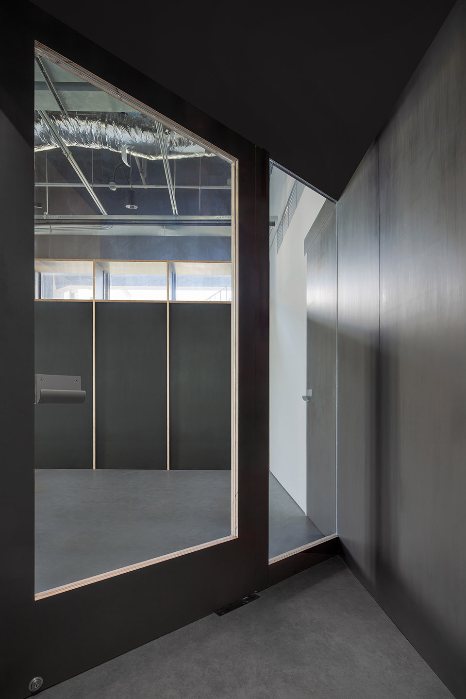 travlin stand by atelier siyu