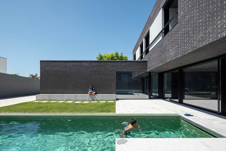 lblack house by m2 senos arquitectos