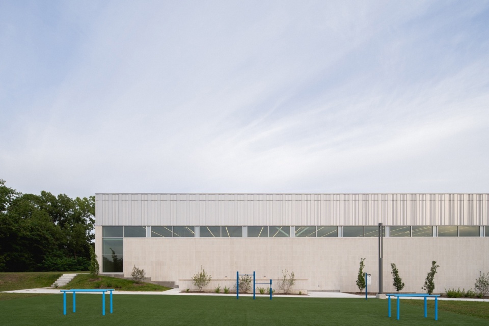 Two New High Schools by TLA UN NEUF