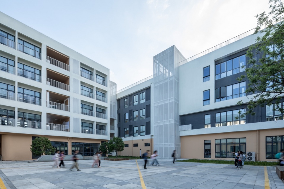 Wuxi Hechang Experimental Middle School China by c d Design Center