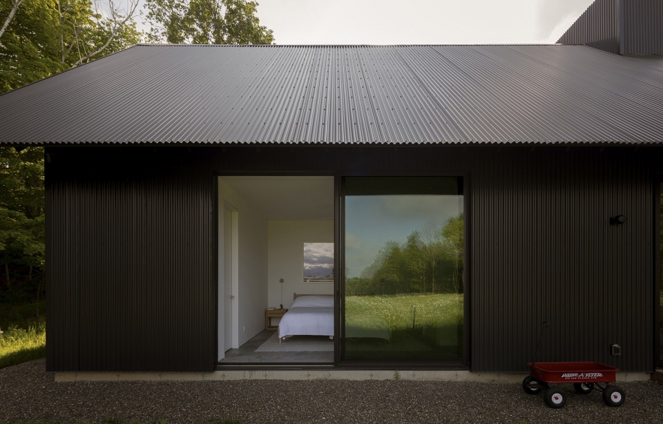 house in a meadow by group projects architecture