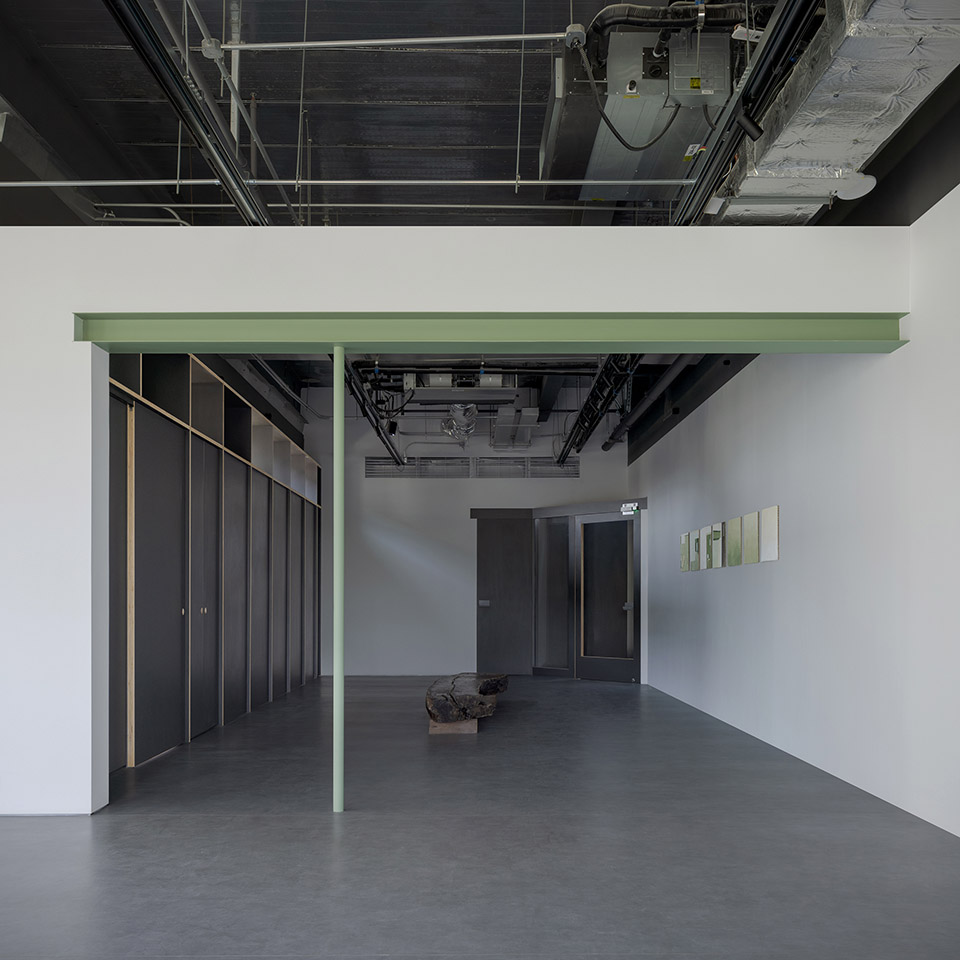 travlin stand by atelier siyu