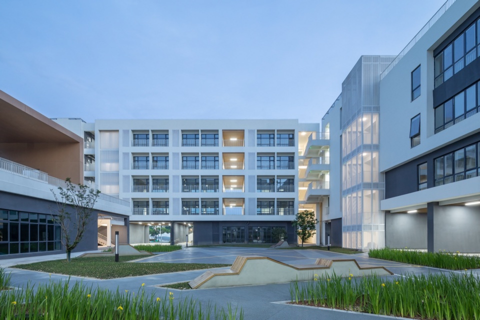 Wuxi Hechang Experimental Middle School China by c d Design Center