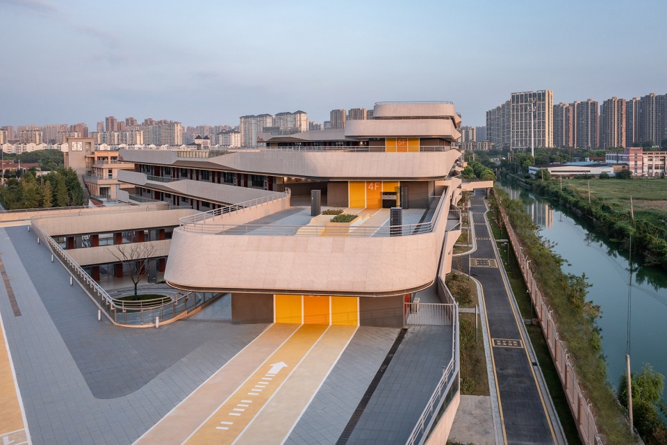 wuxi xinfang experimental middle school by cd design center qcx