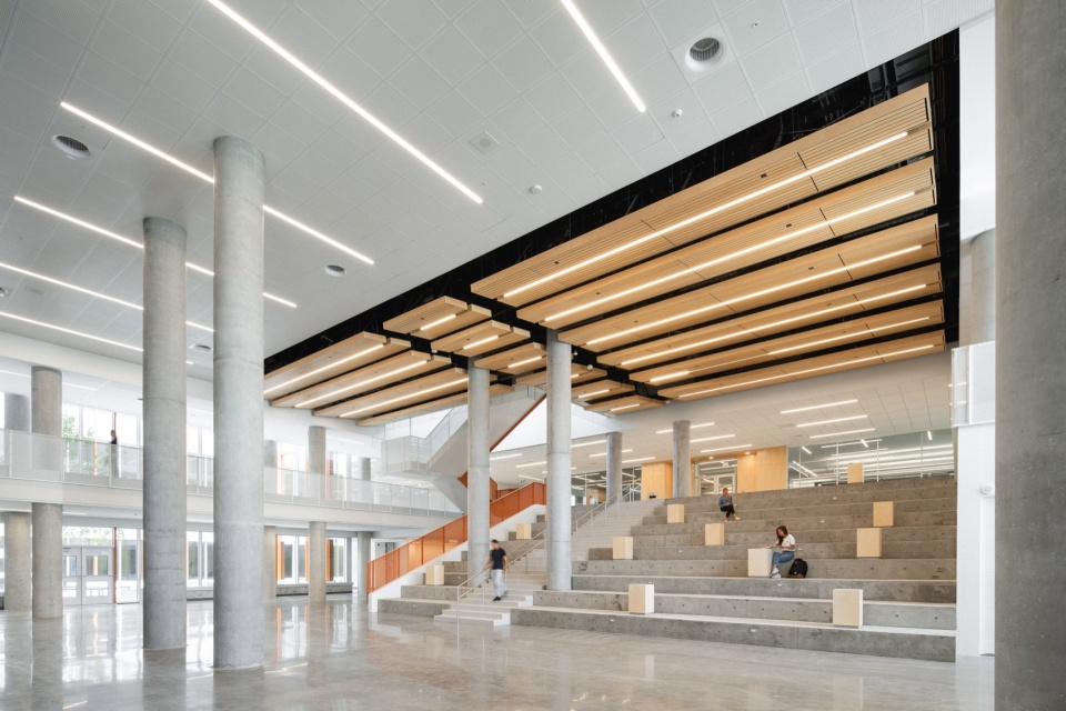 Two New High Schools by TLA UN NEUF