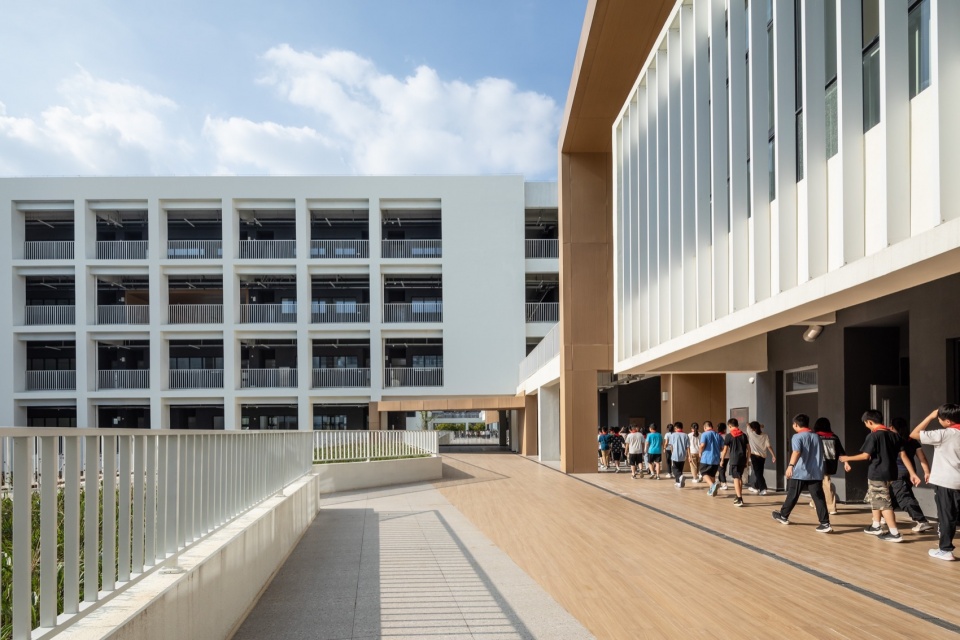 Wuxi Hechang Experimental Middle School China by c d Design Center