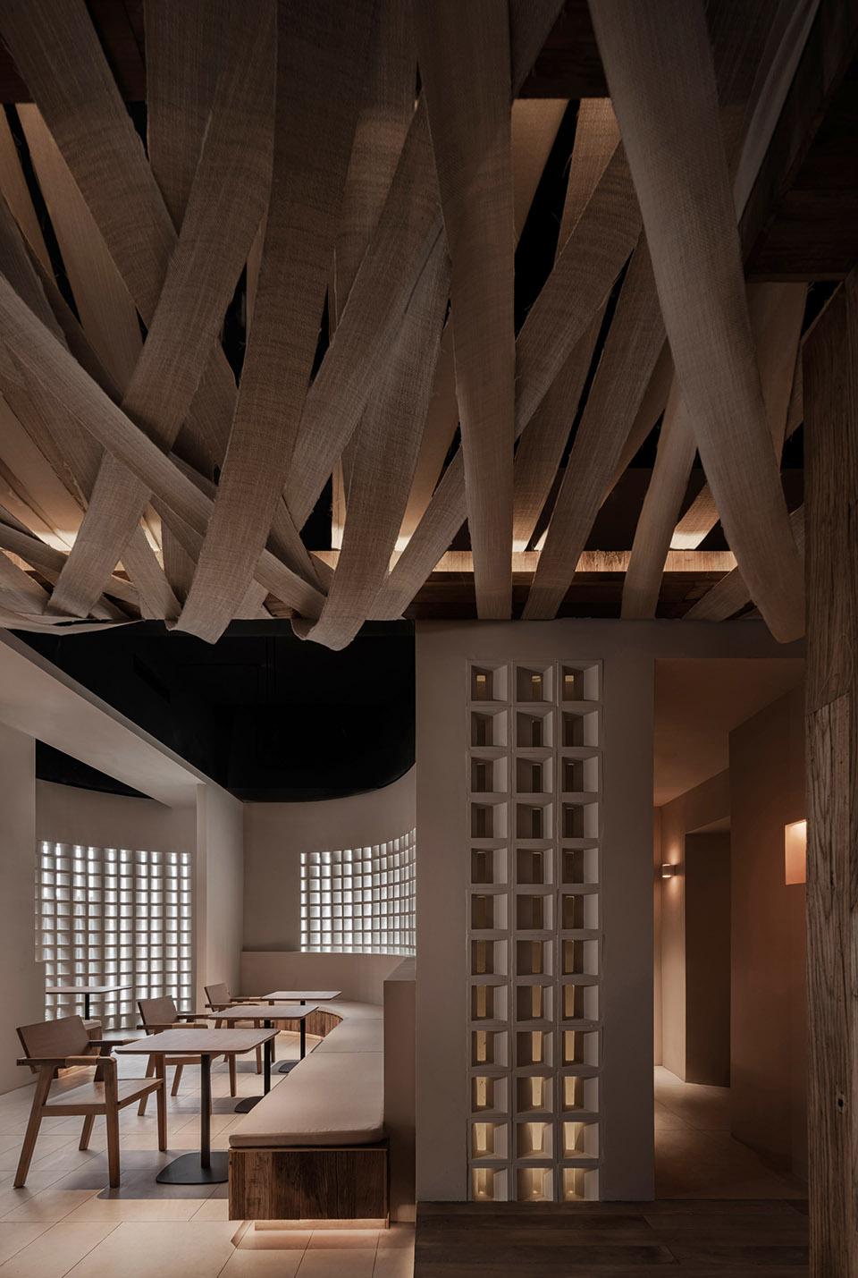ajiangs bar by fancy space