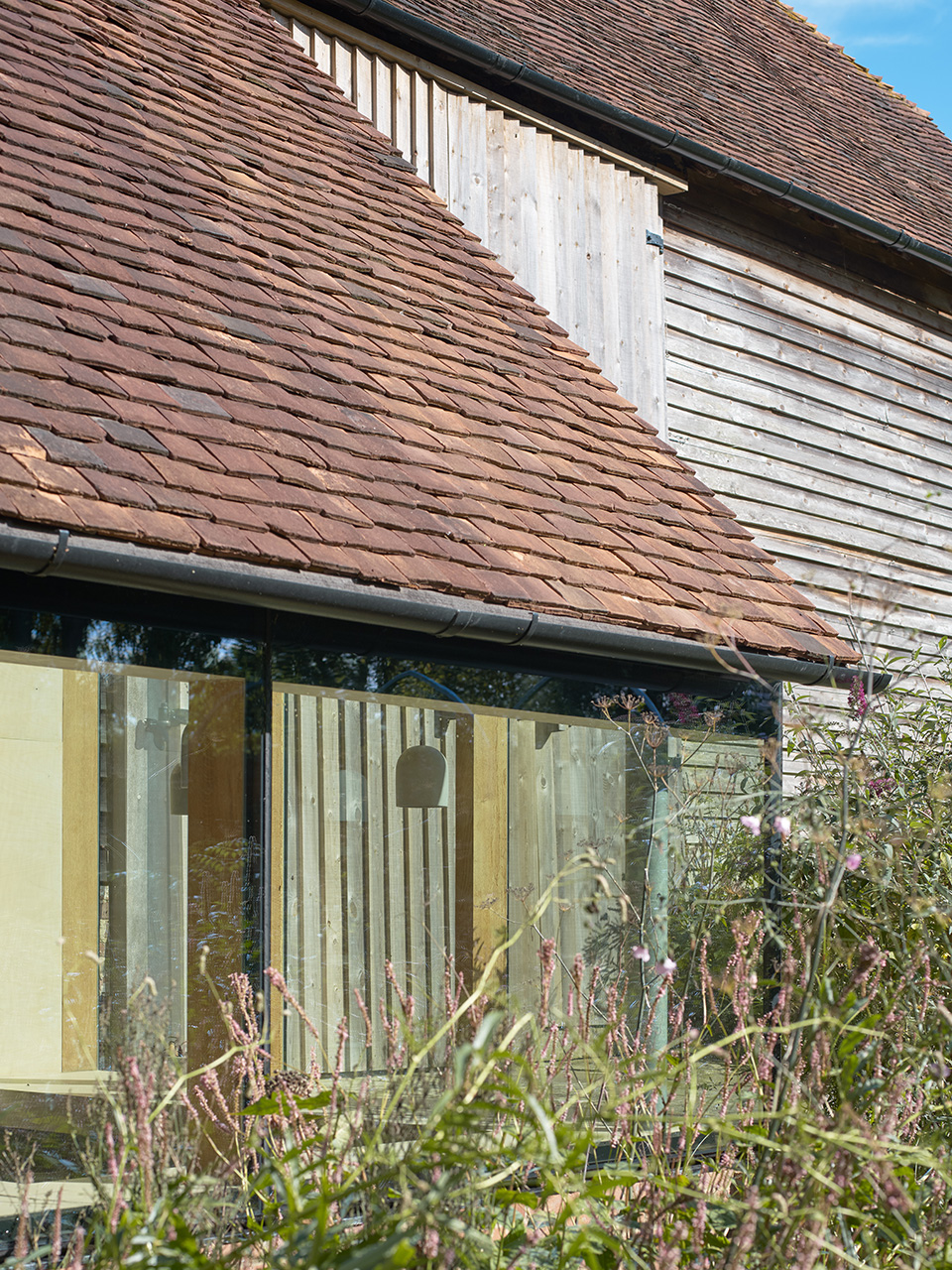 reworks 15th century barn by ashton porter architects
