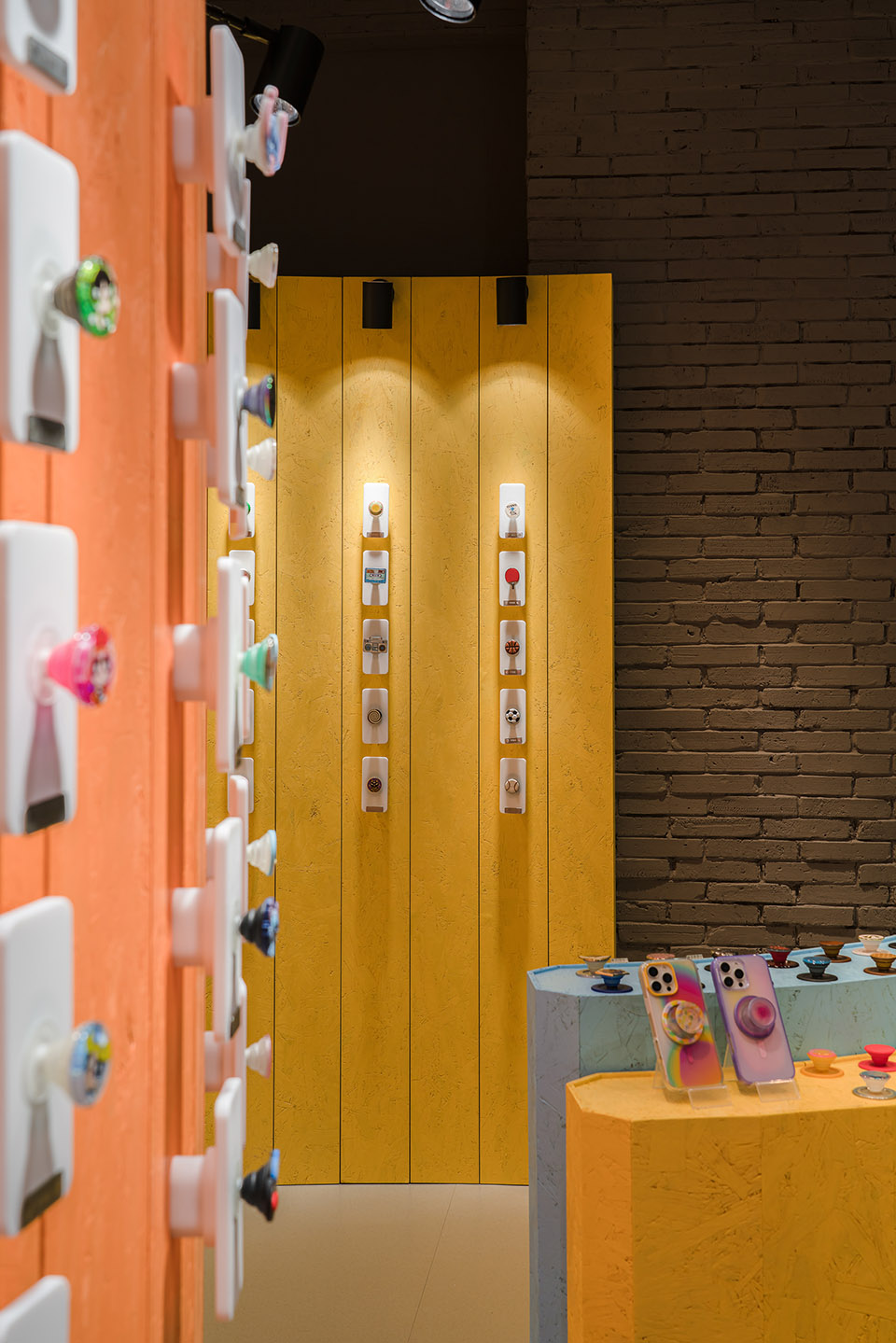 popsockets pop up store by tens atelier