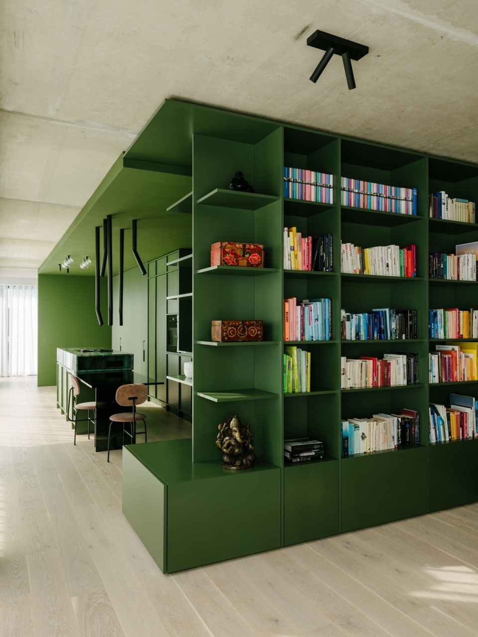 The Green Box by Ester Bruzkus Architekten