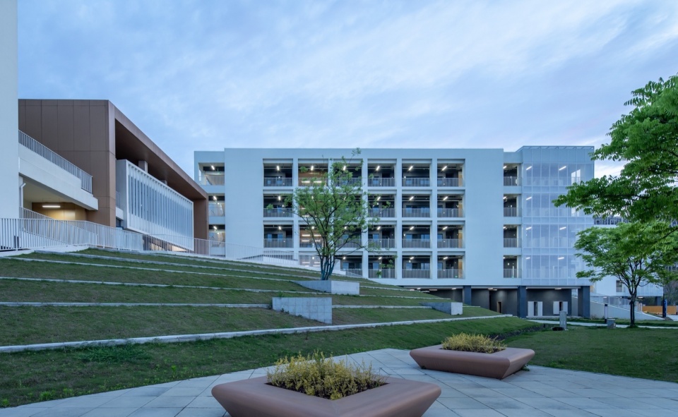Wuxi Hechang Experimental Middle School China by c d Design Center
