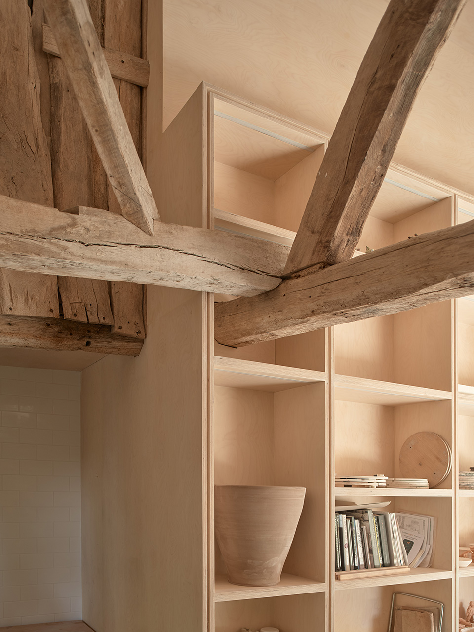 reworks 15th century barn by ashton porter architects