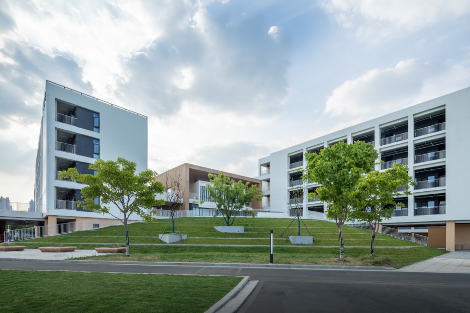 Wuxi Hechang Experimental Middle School China by c d Design Center