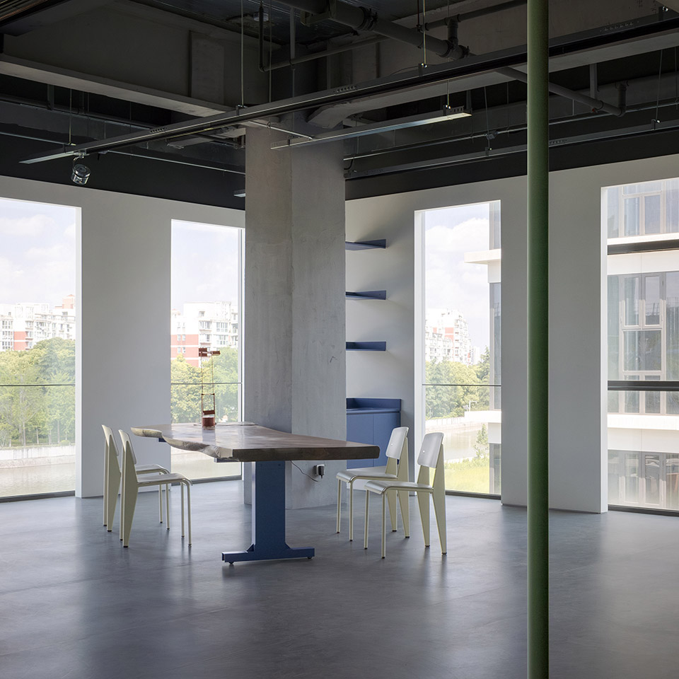 travlin stand by atelier siyu