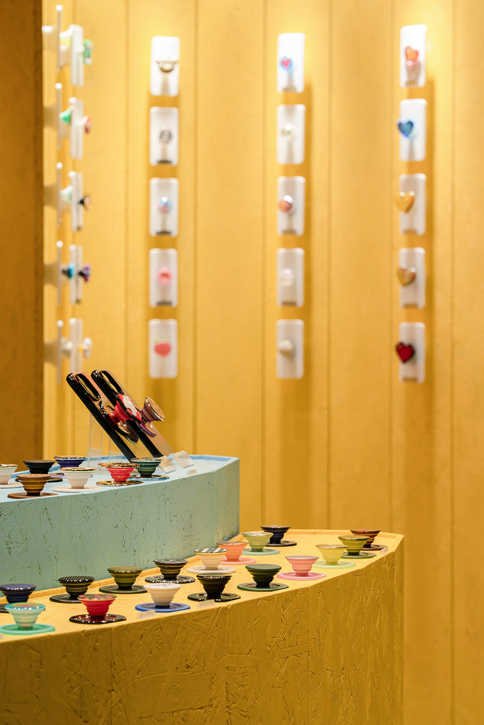 popsockets pop up store by tens atelier