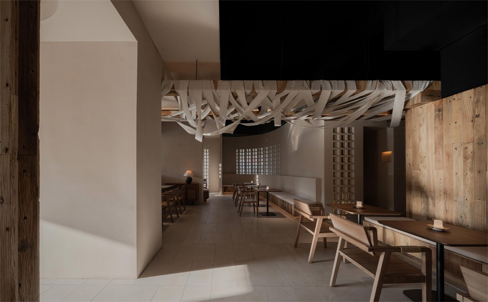ajiangs bar by fancy space