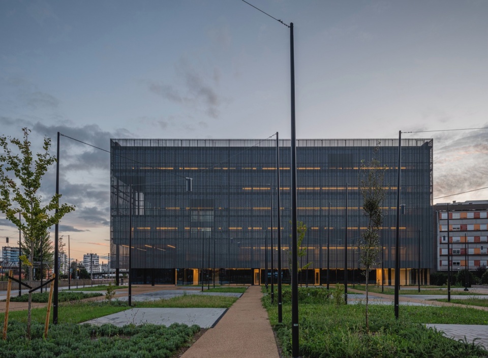 gijon police station by ssarq