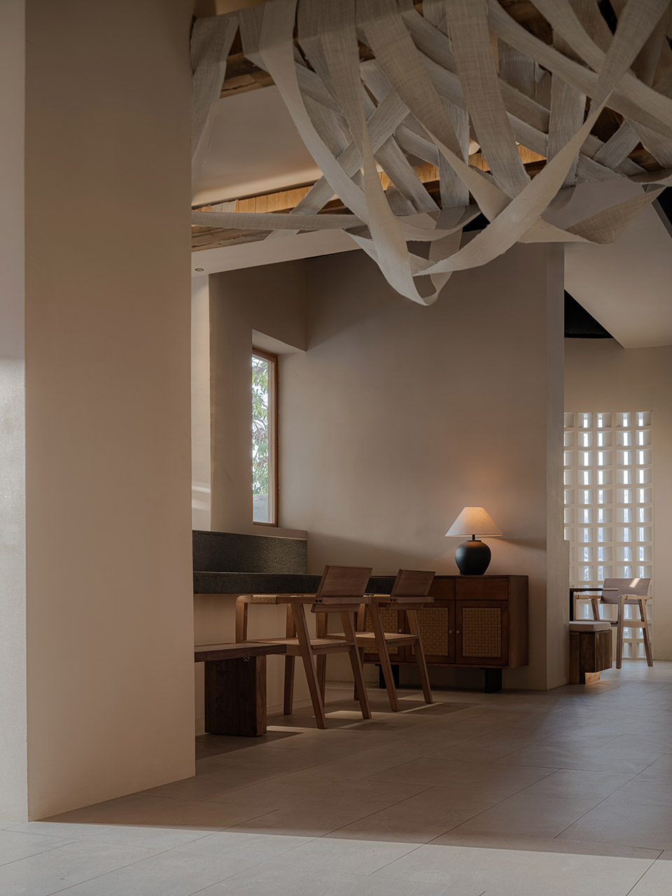 ajiangs bar by fancy space