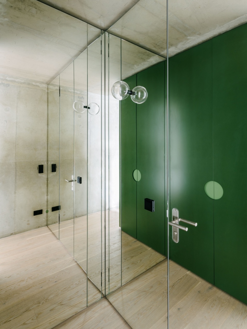 The Green Box by Ester Bruzkus Architekten