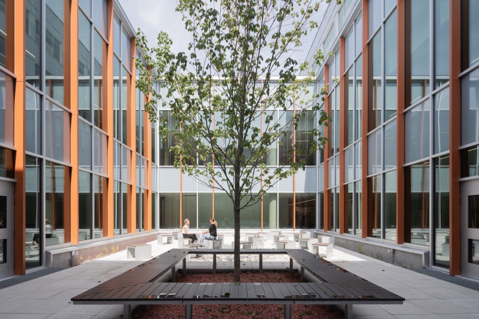 Two New High Schools by TLA UN NEUF