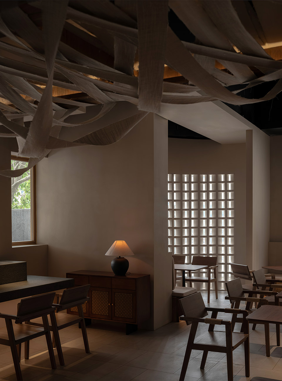 ajiangs bar by fancy space