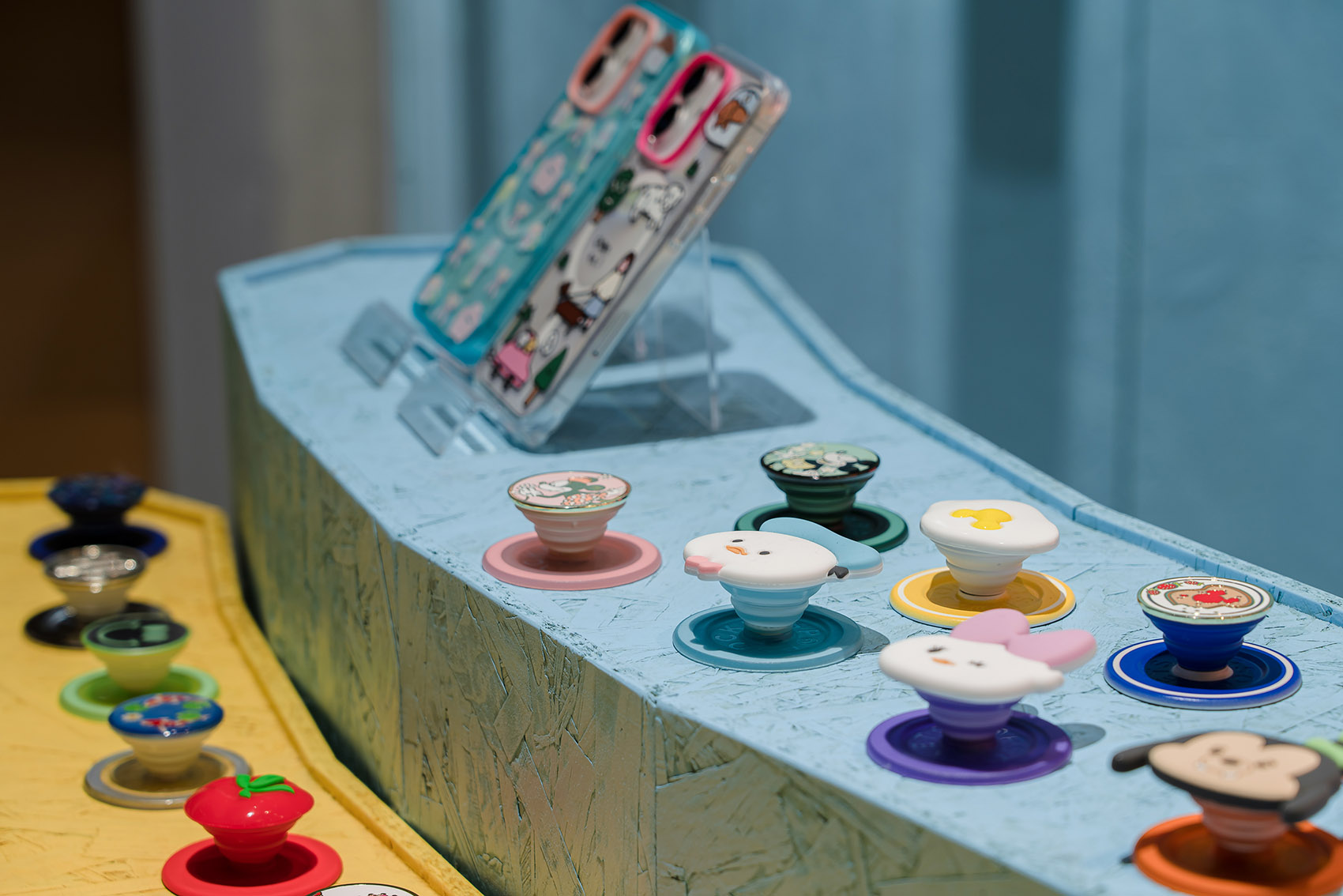 popsockets pop up store by tens atelier