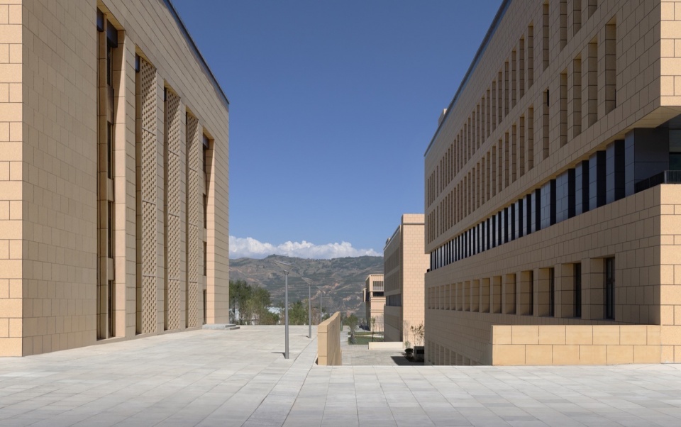 Qinghai Institute of Technology by THAD