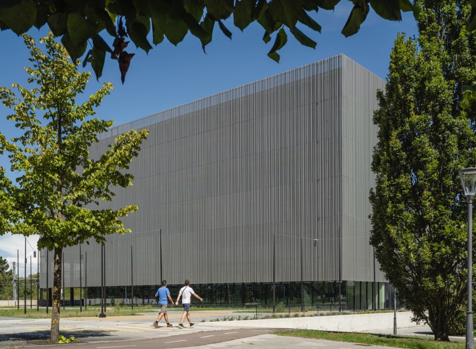 gijon police station by ssarq