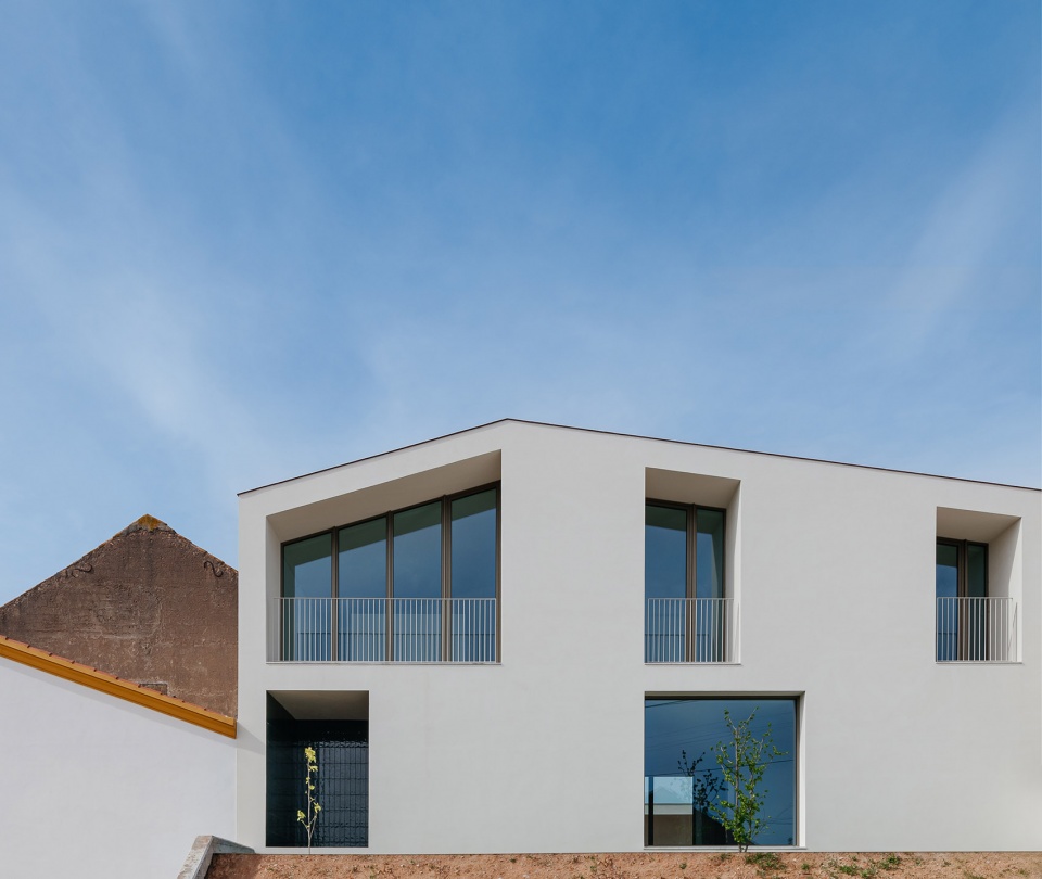 patio iv house by volume architecture lisbon studio