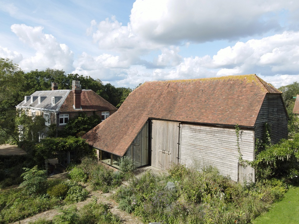 reworks 15th century barn by ashton porter architects
